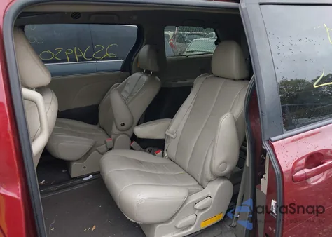 2011 Toyota Sienna Xle V6 z USA, uszkodzony, nr VIN 5TDYK3DC9BS009105